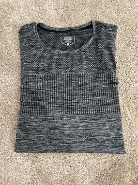 ASICS Black and Gray Seamless Performance Tee
